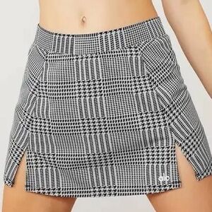 ALO Yoga Black and White Houndstooth Mini Skirt/Skort